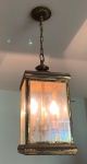 Lanterna de teto em metal dourado com vidros laterais para 2 luzes. RETIRADA POR CONTA DO COMPRADOR BAIRRO COPACABANA.