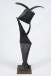 MARIO CRAVO - Mario Cravo Júnior (1923/2018). Escultura de ferro com pintura preta, representando Orixá, medindo 71 cm de altura.