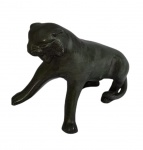 Escultura em bronze patinado representando Onça . ( No estado (alguns descascados). Sem assinatura.  Medidas 20 x 29 cm.