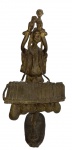 Escultura em bronze patinado em dourado representando Africana. Medida 26 x 14 cm.