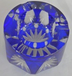 Imponente cinzeiro em cristal  double  na cor azul, medindo 8 cm x 11 cm. RETIRADA EM COPACABANA COM AGENDAMENTO.