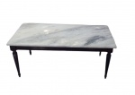 Mesa de centro em madeira nobre , pernas frisadas e tampo em mármore branco rajado. Medidas 42 x 95 x 47 cm.