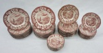 Aparelho inglês de porcelana SCLTTISH LOCHS - UNICORN TABLE WARE, decoração na tonalidade rosa, composto de: 12 pratos fundos ( 22 cm) , 24 pratos rasos (25 cm); 12 pratos para sobremesa(20 cm) e 12 pratos para pão ( 17 cm) . Total 60  peças.