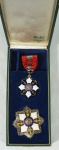 Medalha de Mérito Naval ao Vice-Almirante Heitor Doyle Maia. O Grau de Grande Oficial da Ordem , contemplado em 5 de dezembro de 1959. Acompanha estojo e diploma.