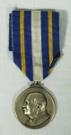 Medalha Comemorativa do Centenário do Nascimento do Barão do Rio Branco, conferida ao Capitão de Mar e Guerra Heitor Doyle Maia em 1/12/45. Acompanha diploma.