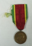 Medalha Comemorativa do Centenário do Nascimento de Rui Barbosa, conferida ao Capitão de Mar e Guerra Heitor Doyle Maia, em 5/11/49. Acompanha diploma.