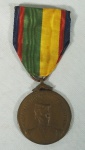 Medalha Comemorativa do Centenário do Nascimento do Mal  Gregório Thaumaturgo de Azevedo , conferida ao Capitão de Mar e Guerra Heitor Doyle Maia , em 23/7/54. Acompanha diploma.