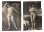 Dois cartões postais de época - Nús femininos , pb., medindo 14 x 9 cm cada.