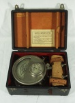 Oscilometro de G.Boulitte, na caixa original , numerado. (marcas do tempo) . Medidas : caixa 10 x 25 x 17 cm. oscilometro 15 cm.