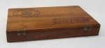 Caixa de charutos Suerdieck & Cº ,em madeira , marcado. Medidas 5 x 34 x 21 cm. ARREMATADO POR HORÁCIO POR 10,00 PAGO NA PRESTAÇÃO