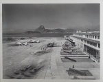Fotografia. "Vista do Aeroporto Santo Dumont com Pão de Açúcar ao fundo- Rio de Janeiro", fotógrafo MILAN, datada 29.4.53, pb, 20 x 25 cm.