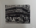 Fotografia. "Casa Nelson Artigos Finos para Homem, esquinas da Rua Uruguaiana e Rua do Ouvidor - Rio de Janeiro", fotógrafo MILAN, em 1957, pb, 20 x 25 cm.