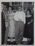 Fotografia. "Grupo de casais em confraternização", fotógrafo MILAN, datado 23.12.1954, pb, 25 x 20 cm.