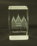 Peça decorativa em cristal, reproduzindo Cidade Velha de Frankfurt. Original da Alemanha. Med. 8 x 5 cm.