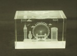 Peça decorativa em cristal, reproduzindo pontos turísticos de Londres. Original da Inglaterra. Med. 8 x 5 cm.