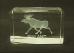 Peça decorativa em cristal, reproduzindo alce. Original da Finlândia. Med. 5 x 8 cm.