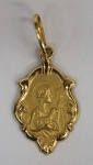Medalha em ouro amarelo, contrastado 18k, representando São João Batista, peso 0.66g, medida aproximada 15mm