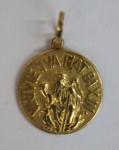 Medalha em ouro amarelo, contrastado 18k, representando São Bento, dupla face, peso 1.64 g, medida aproximada 15mm.
