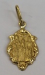 Medalha em ouro amarelo, contrastado 18k, representando Divino Pai Eterno, peso 0.79 g, medida aproximada 16mm.
