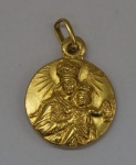 Medalha em ouro amarelo, contrastado 612 ms 14k, representando Nossa Senhora do Carmo e sagrado Coração, dupla face, peso 1.93 g, medida aproximada 15mm.