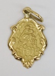 Medalha em ouro amarelo, contrastado 18k, representando Nossa Senhora da Conceição, peso 0.63 g, medida aproximada 15mm.