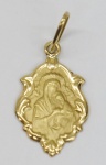 Medalha em ouro amarelo, contrastado 18k, representando Nossa Senhora, peso 0.67g, medida aproximada 15mm.