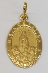 Medalha em ouro amarelo, contrastado 18k, representando Nossa Senhora de Fátima, dupla face, peso 4g, medida aproximada 32mm.
