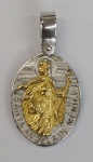 Medalha em prata e detalhe em ouro, representando Santa Angela Merici, peso 3.70g, medida aproximada 30mm.