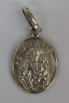 Medalha em ouro branco 18k, representando São José, peso 1.37g, medida aproximada 15mm.