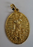 Medalha banhada a ouro, representando Nossa senhora da Cabeça, peso 4.90g, medida aproximada 25mm.