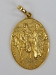 Medalha banhada a ouro, representando Nossa Senhora do Desterro, peso 5.68g, medida aproximada 25mm.