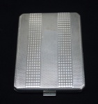 Cigarreira em prata contrastada, medindo 10 x 6,5  cm,  peso total 74 g