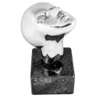 OXANA NAROZNIAK. "Cabeça". Escultura cromada com olhos de cristal. Base de granito. Assinada. Medidas  escultura 26 cm   base 10 cm