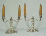 Par de candelabros para 2 velas cada , em metal prateado  Christofle. Medida 18 x 22 cm.HORACIO ARREMATOU POR 250,00