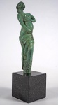 THARSO TORLESS. "Maternidade". Escultura em bronze patinado. Assinado. Medidas : escultura 31 cm.  base de granito 10 x 10 x 10 cm.