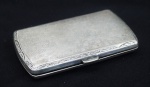 Cigarreira em prata contrastada, medindo 5 x 8,5  cm,  peso total 60 g
