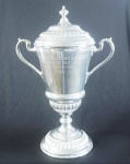 Troféu "Taça" , metal espessurado a prata,  Jockey  Clube  Brasileiro, G.P. Conde de Herzberg ao proprietário 1984, med. 33 x 22 cm.