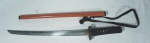 Espada de Samurai, bainha em laca na cor laranja medindo 61 cm.