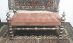Banco para duas pessoas de madeira nobre, torneada, com assento em veludo vermelho, com marcas do tempo. Med. 68x112x60cm.