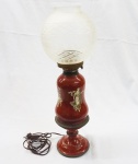 Antigo lampião em porcelana na tonalidade bordeaux decorado com Figura Feminina , globo em cristal . Alt. 60 cm.