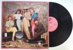 KID CREOLE & THE COCONUTS "TROPICAL GANGSTERS" - LP de vinil, ano de lançamento 1982, capa original com marcas de tempo e uso, disco não testado.