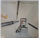 PAUL MCCARTNEY- PIPES OF PEACE. LP de vinil, ano de lançamento 1983, capa original com marcas de tempo e uso, disco  pode conter alguns arranhões, não testado.