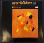 GETZ/ GILBERTO. LP de vinil, ano de lançamento 1964, capa original com marcas de tempo e uso, disco  pode conter alguns arranhões, não testado.