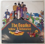 THE BEATLES - YELLOW SUBMARINE, LP de vinil, ano de lançamento 1969, capa original com marcas de tempo e uso, disco pode conter alguns arranhões, não testado.