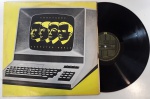 KRAFTWERK- COMPUTER WORLD, LP de vinil, ano de lançamento 1981, capa original com marcas de tempo e uso, disco pode conter alguns arranhões, não testado.
