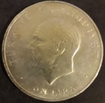 Moeda em prata, 10 LIRA - TURKIE CUMHURIYETI, Turquia, 1960. Moeda comemorativa da revolução de 27 de maio.  Peso: 15,15 g.  Tamanho: aprox. 3,5 X 3,5 cm.
