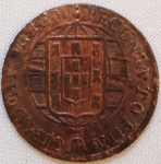 Rara moeda em cobre, X RÉIS, Brasil, 1824. Anverso: brasão português. Status: marcas do tempo. Peso: 4,21 g. Tamanho: aprox. 2,5 X 2,5 cm.