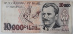 DEZ MIL CRUZEIROS, 1991-1993, papel-moeda muito bem conservado. No anverso: retrato do médico imunologista Vital Brasil. No reverso: imagem de duas serpentes. Zona de marca d'água à direita. Marca d'água: Vital Brasil.