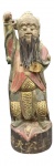 Escultura chinesa em madeira policromada e dourada com recipiente para comida , peça em homenagem ao Guerreiro General Wang ( no estado, falta pedaços). Alt. 30 cm.