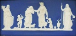 Placa de porcelana Wedgwood na tonalidade azul decorado com figuras mitológicas, 12 x 24 cm. Emoldurado, 22 x 35 cm.